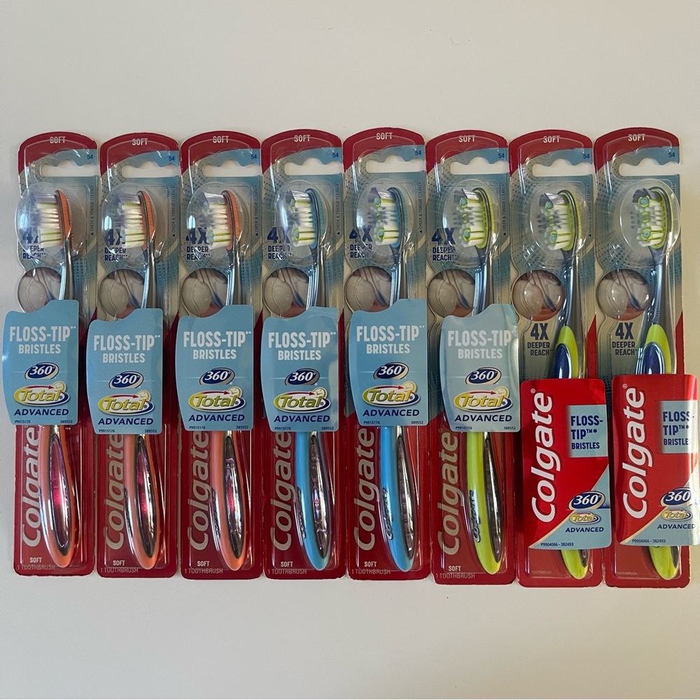 ( 8 )  Colgate floss-tip bristles 360 Total Advanced Toothbrush ( Soft )